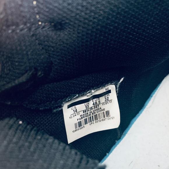 Air Jordan 1 Retro High OG Gold Toe Sneakers - Picture 5 of 5